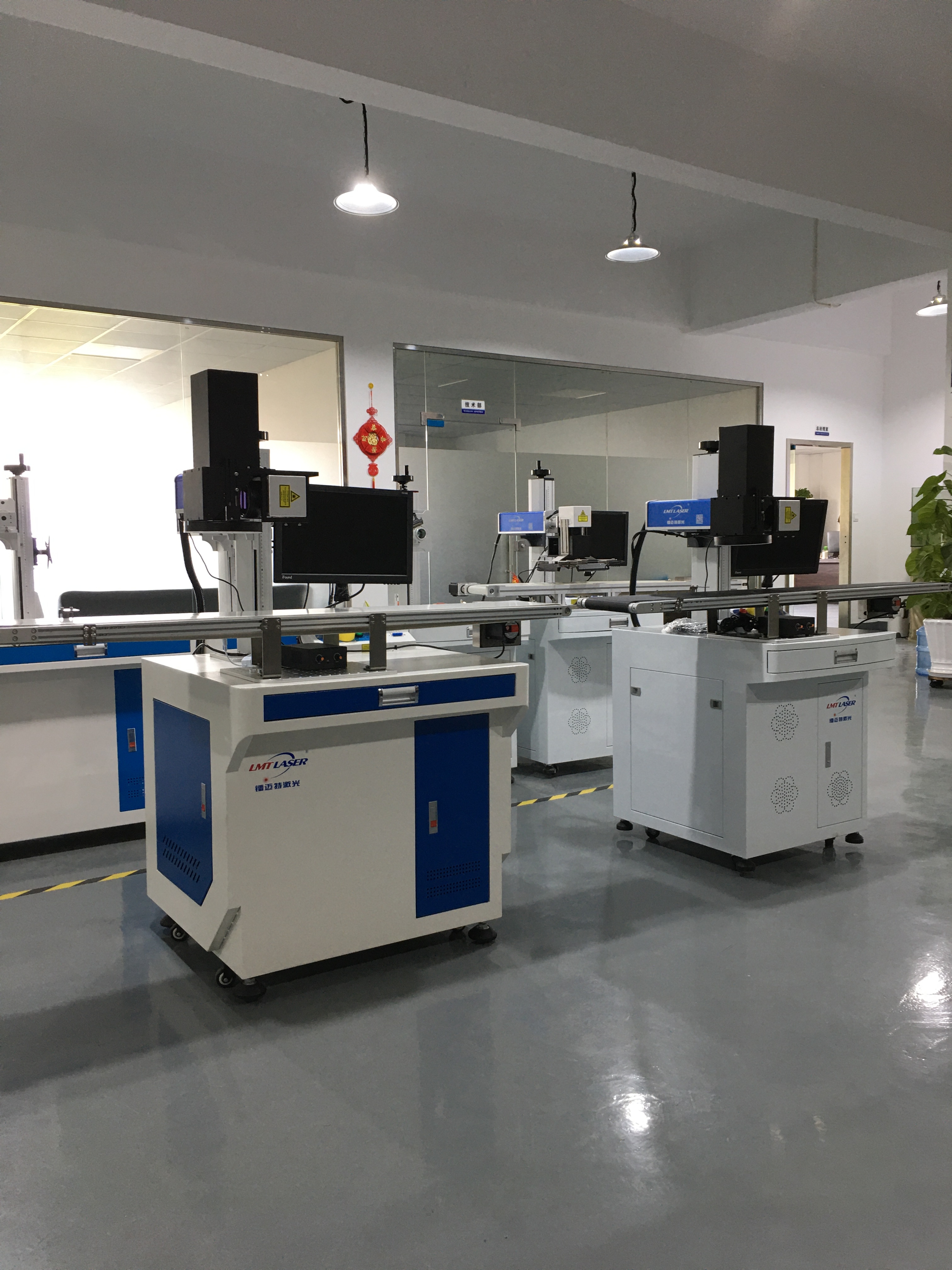 CCD視覺定位激光打標機.jpg CCD視覺定位激光打標機.jpg